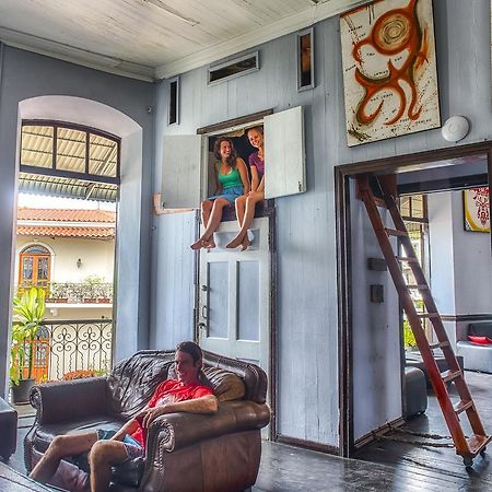 Luna'S Castle Hostel Panama City Exterior photo