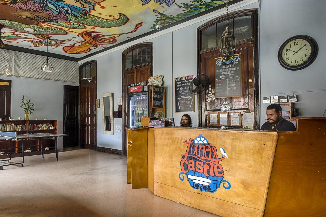 Luna'S Castle Hostel Panama City Exterior photo